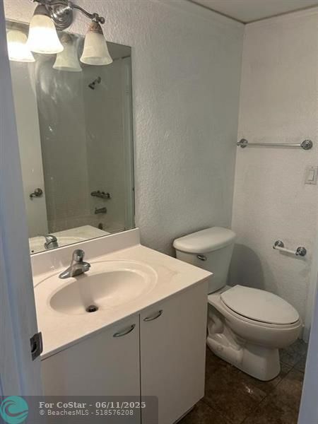 Building Photo - 4255 N University Dr