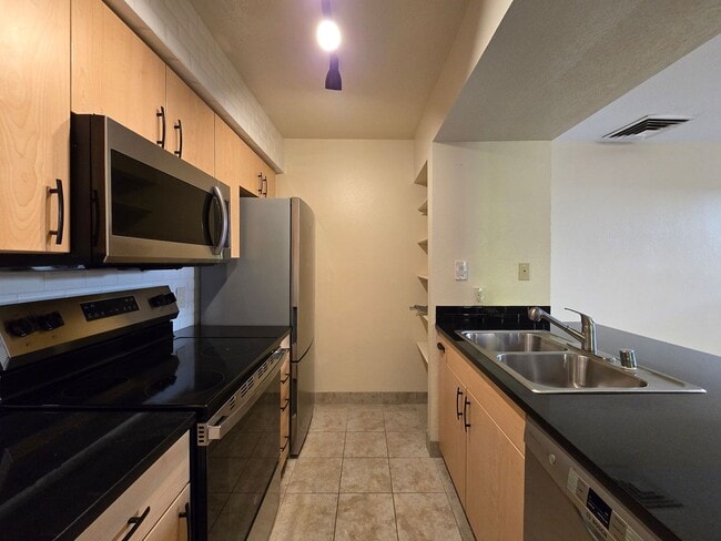 Building Photo - 941 Calle Mejia