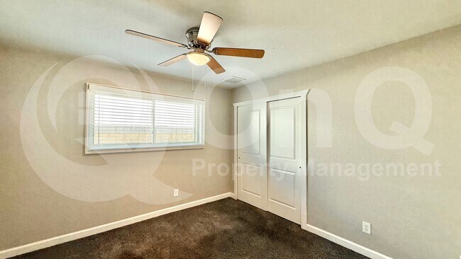 Building Photo - 2502 E Sahuaro Dr