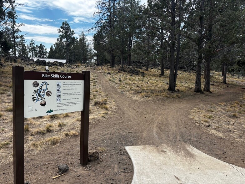 Blocks to Stone Creek Park - 20556 SE Evian Ave