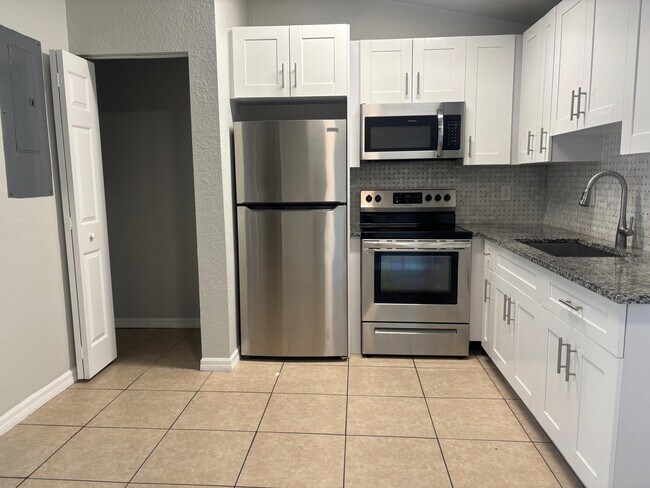 Building Photo - 1939 Palm Acres Dr