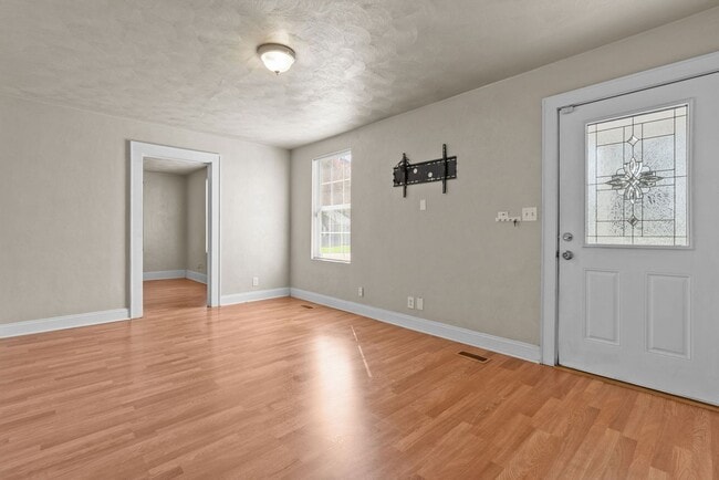 Building Photo - Charming 3-Bedroom Home for Rent in Norfolk!
