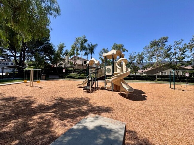 Building Photo - Beautiful Corona Pool Home with 4 bedroom ...