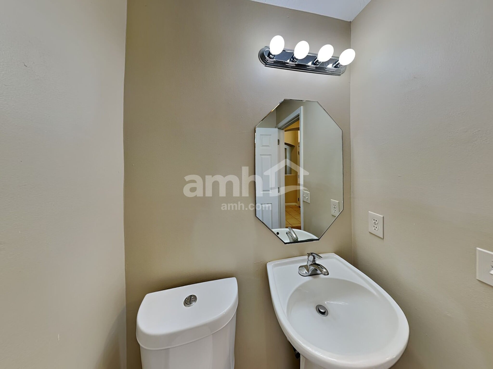 Building Photo - 1052 Deer Chase Dr