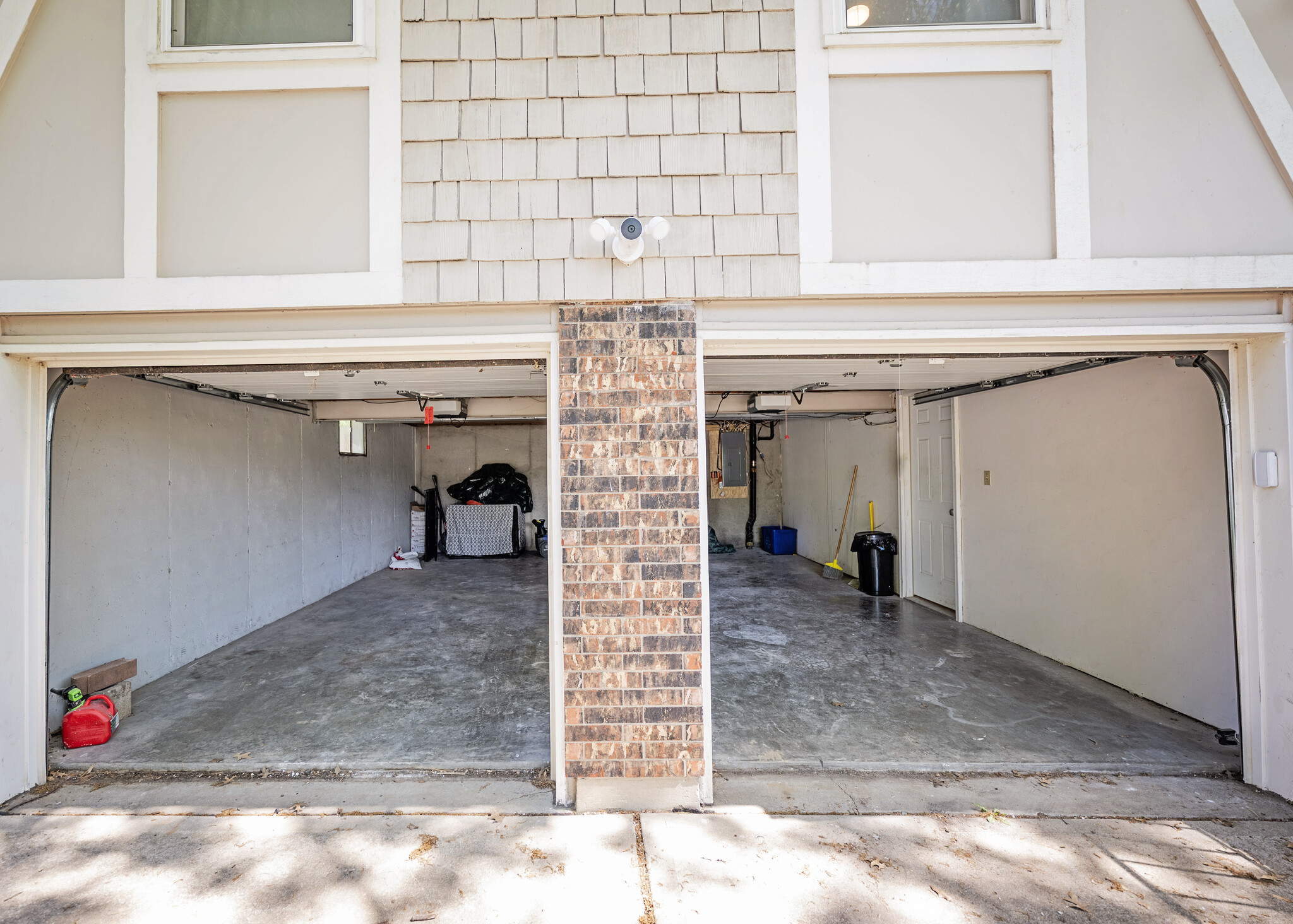 Building Photo - 413 SE Lana Ct