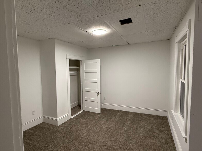 Bedroom available - 25 Wyman St