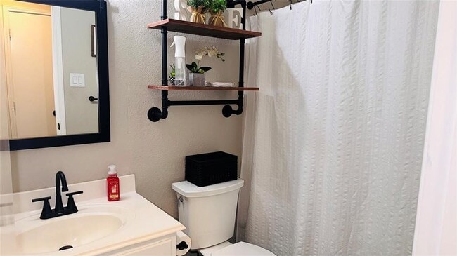 Building Photo - 15839 Kings Cypress Ln