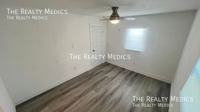 Building Photo - 2530 N Palm Dr