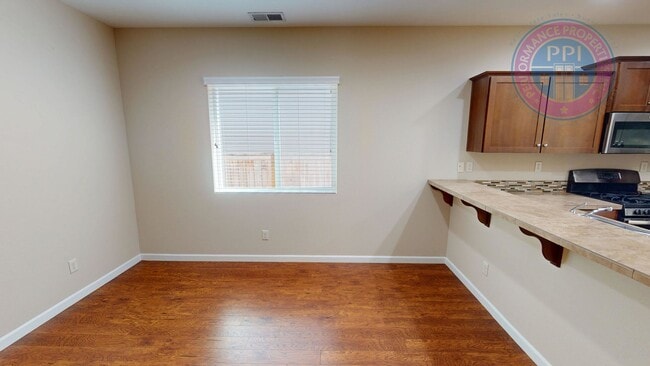 Building Photo - DEPOSIT FREE MOVE-IN WITH OBLIGO!  Orenco ...