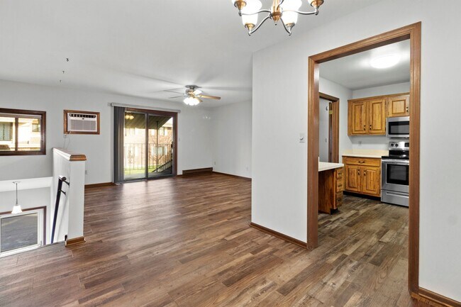 Building Photo - NEW! 2 Bedroom/2 Bath Condo-Mt Pleasant