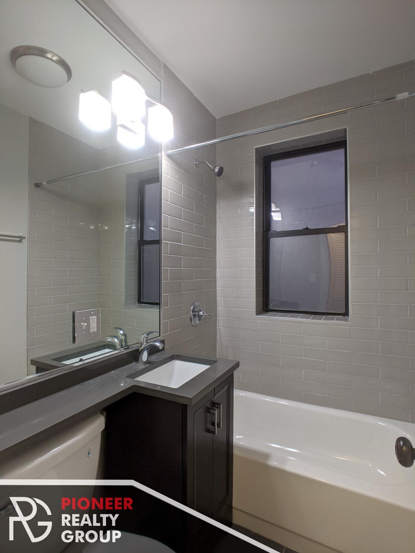 Building Photo - 437 W Belden Ave