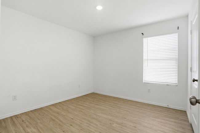 Building Photo - Single-Story 3/2 Rental Near Lackland Air Force Base | No Carpet | Fridge Included |