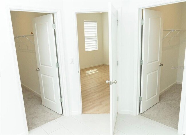 Building Photo - 445 Silver Palm Dr