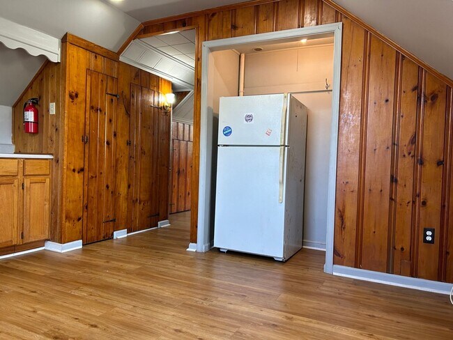 Building Photo - 66 Tunis Ave