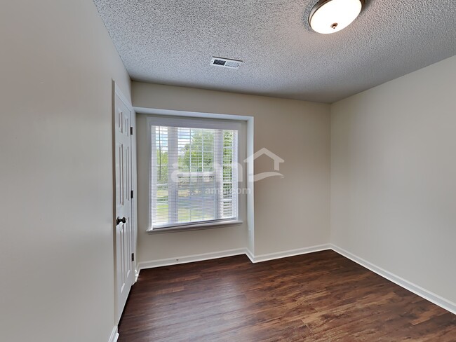 Building Photo - 116 Academy Ln