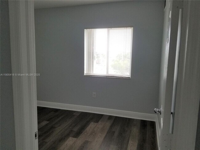 Building Photo - 134 SW 7th Ave