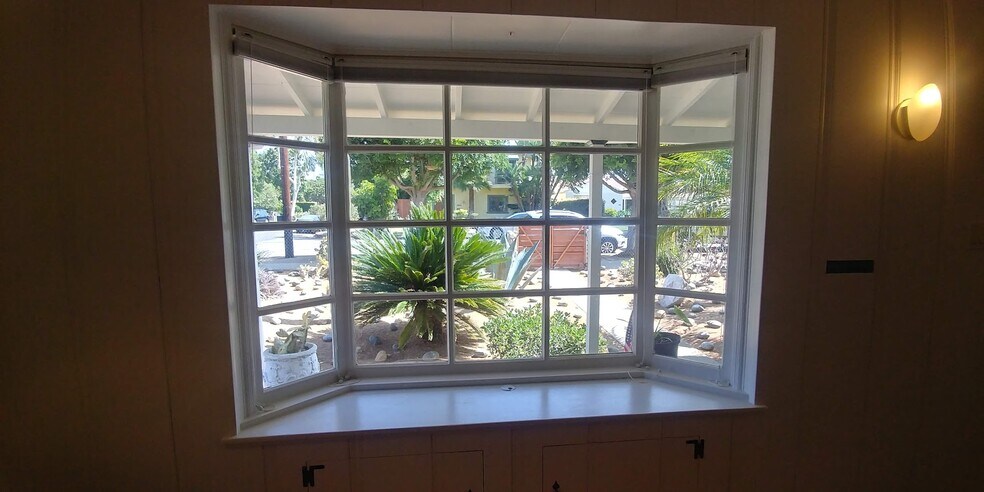 Building Photo - 3555 Colonial Ave