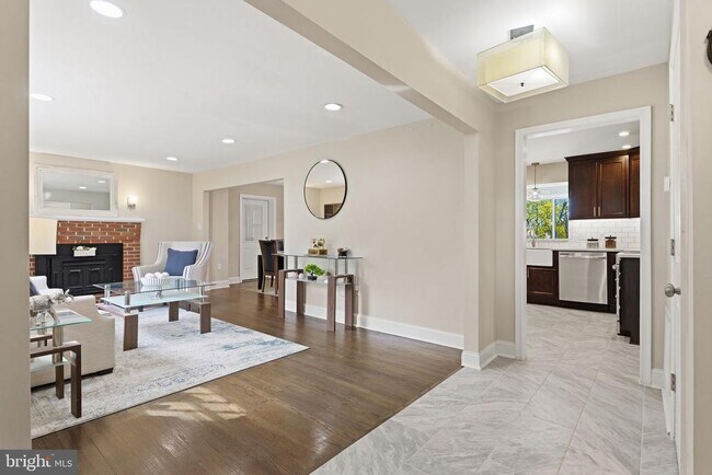 Building Photo - 5642 Jefferson Blvd