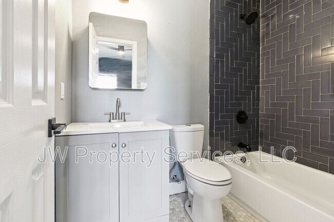 Building Photo - 2632 Annette St