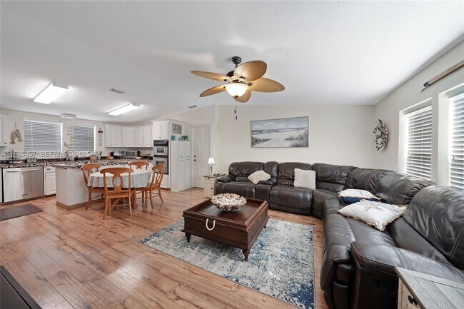 Building Photo - 945 Plantation Rd