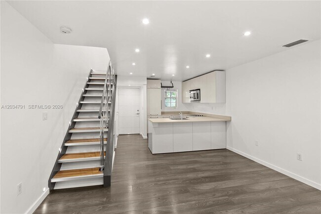 Building Photo - 3130 Bird Ave