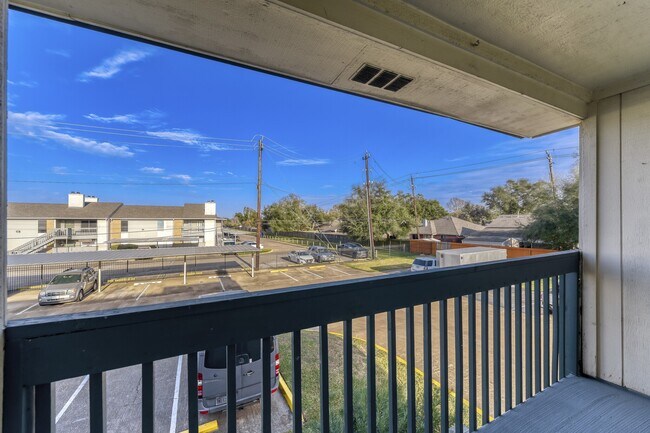 Building Photo - 250 El Dorado Blvd