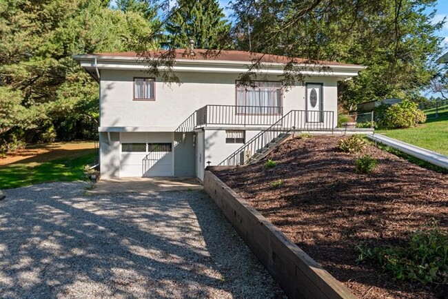 Primary Photo - 207 Chan Mowr Dr