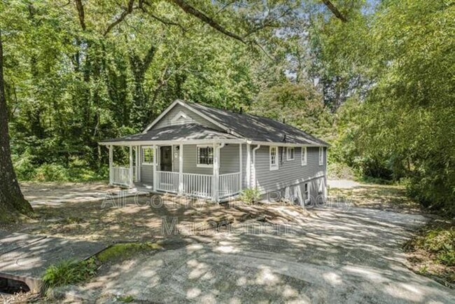 Building Photo - 2845 3rd Ave SW