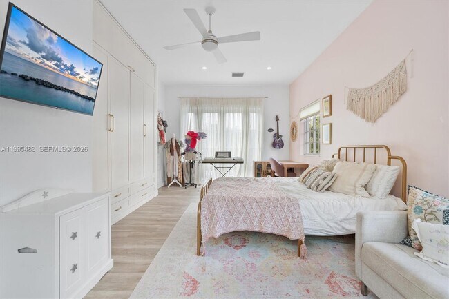 Building Photo - 9636 NE 5th Avenue Rd