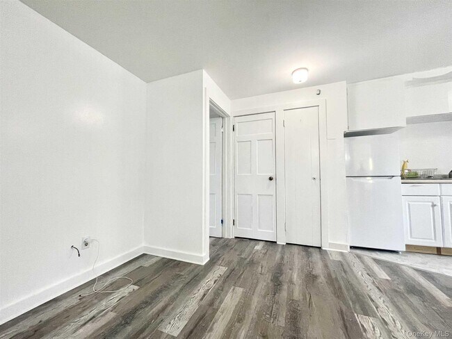 Building Photo - 1612 Main St