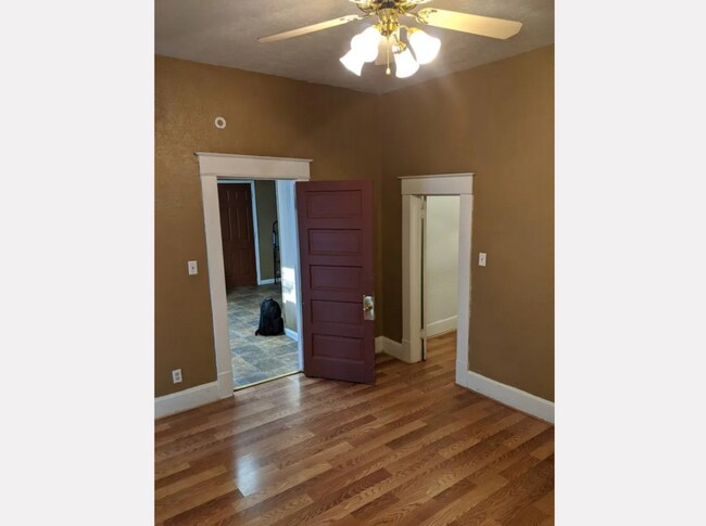 Building Photo - Charming 3-Bedroom Home in Pittsburg – Pet Friendly!