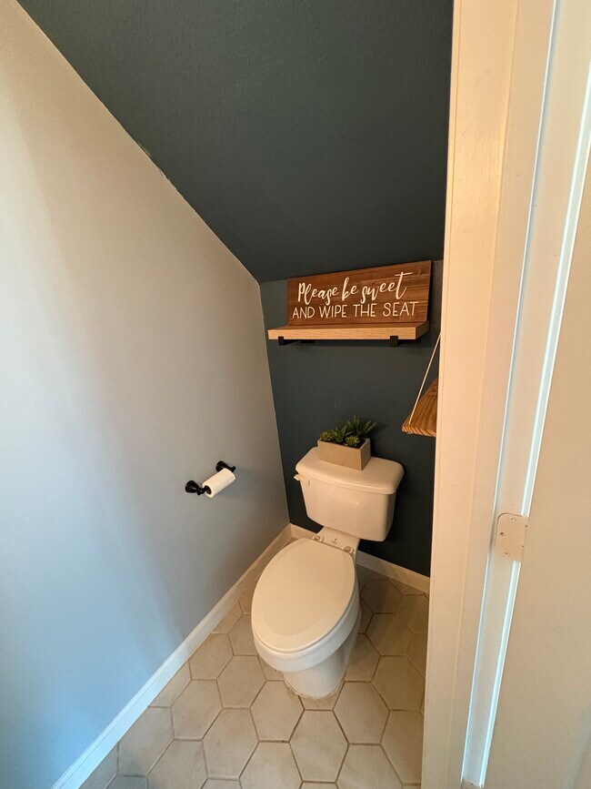 Building Photo - 7640 Katherine Dr