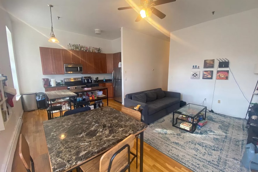 Building Photo - 168 Northampton St