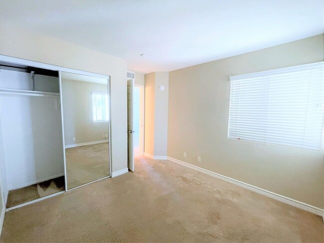 Building Photo - BEACH FRONT CONDO - Panoramic Ocean Views!