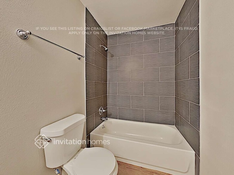 Building Photo - 3823 Dyanna Dr