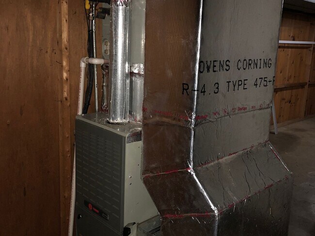 Building Photo - 525 Hilton Dr