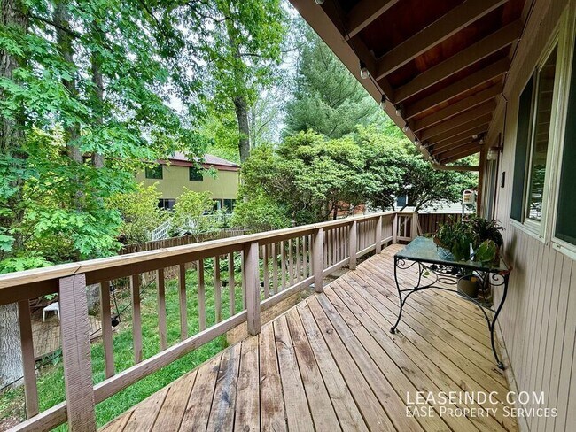 Building Photo - 6424 Hollins Dr