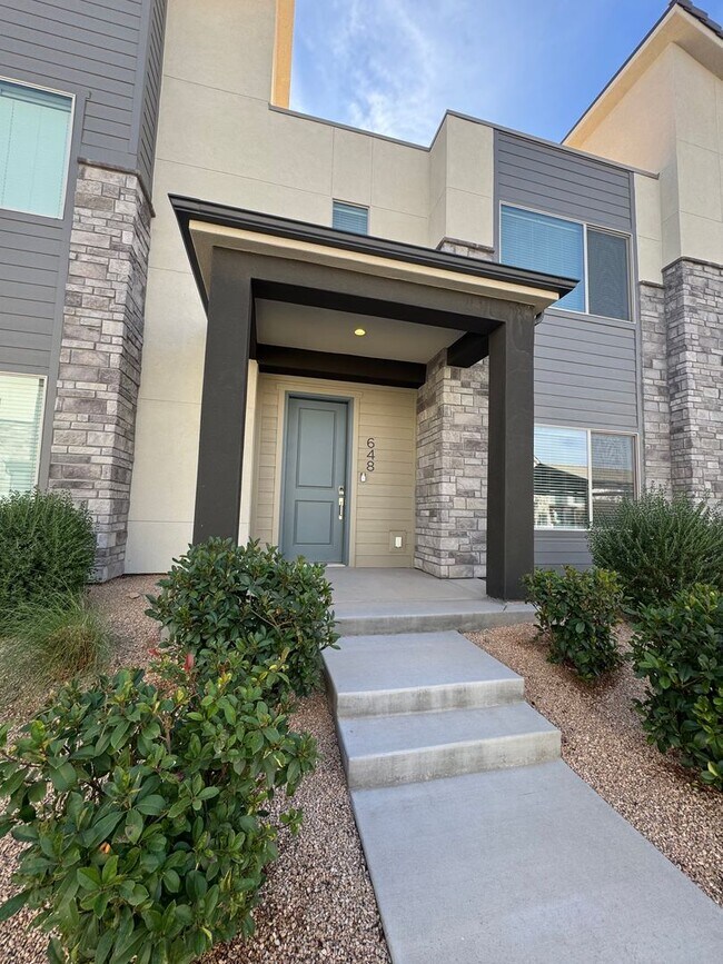 Primary Photo - Desert Color Townhome!