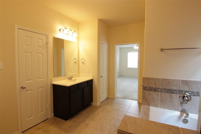Building Photo - 3714 Aldridge Dr