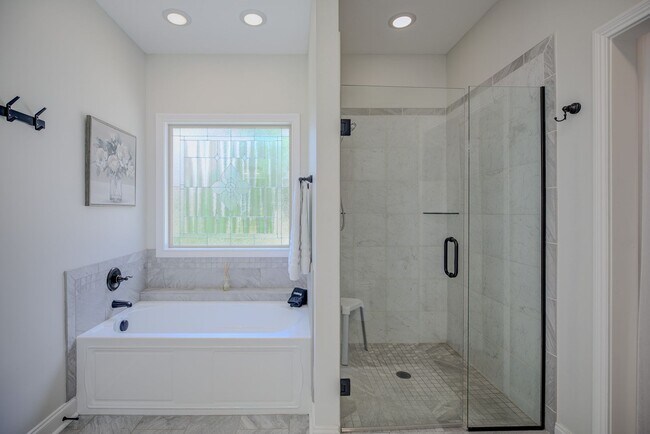 Building Photo - Fully Furnished, Short Term Rental, 1 Mont...