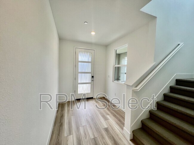 Building Photo - 2604 Atascadero Dr