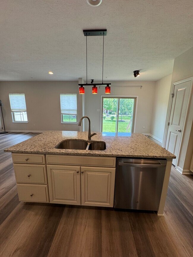 Building Photo - Beautiful 3 Bedroom 3.5 Bath in Sewickley, PA!