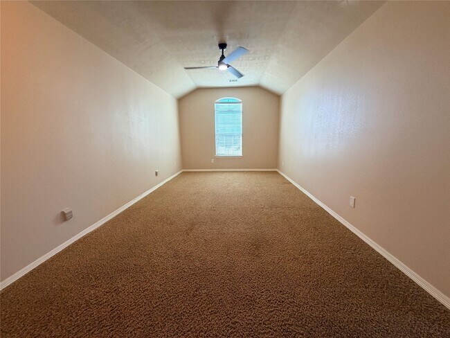 Building Photo - 26922 Henson Falls Dr