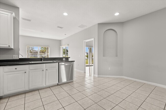 Building Photo - 1000 Vaquero Ln