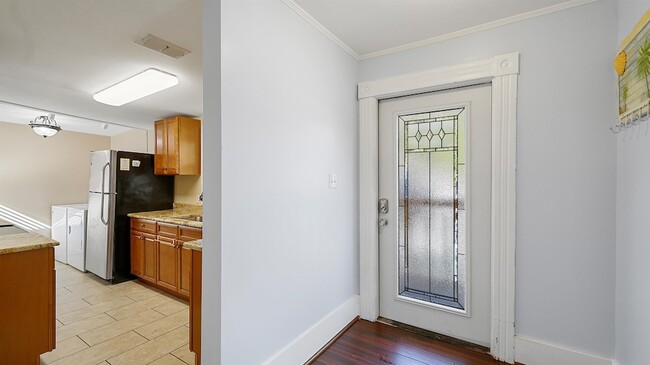 Building Photo - 14 Sanchez Ave