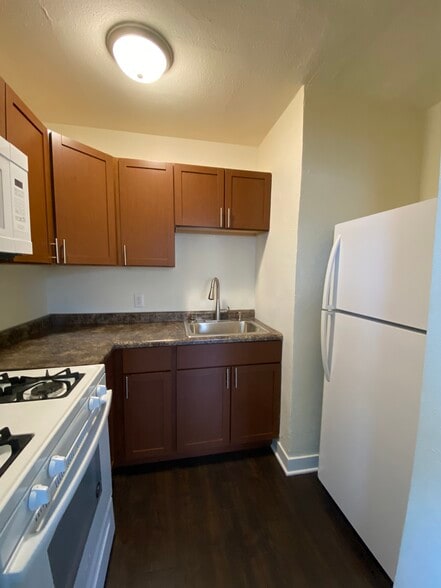 Building Photo - 206 Blair N St