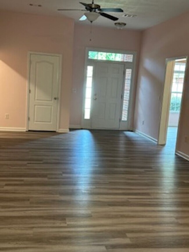 Building Photo - 3 BR/ 2 BA Attached Home