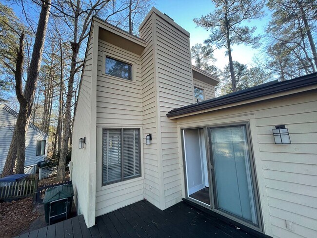 Building Photo - 3 Bedroom 3 Bath Beauty on Golf Course with Wet Bar and Storage Building