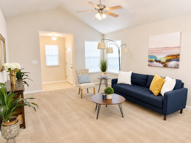Building Photo - Pet-Friendly 3 Bedroom Home with Garage & Washer/Dryer - $2,095