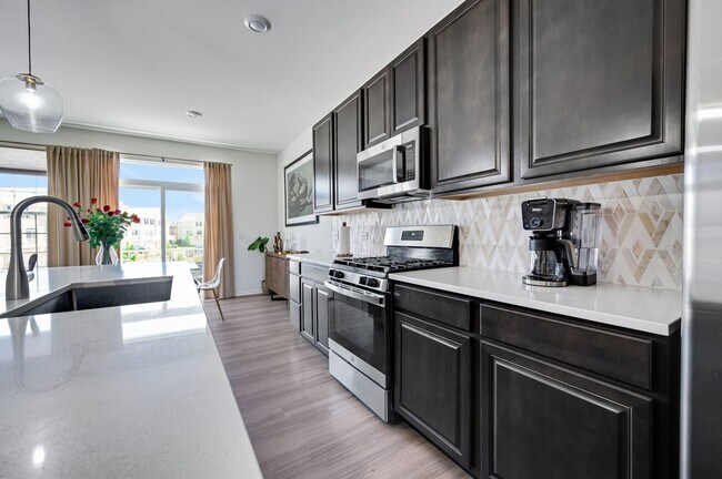 Building Photo - 605 Brook Ct